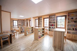 Hem kitap kafe hem de kütüphane